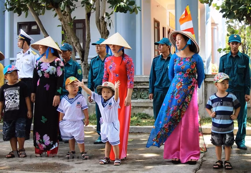 Presentes en Truong Sa, reporteros de VietnamPlus contemplan con sus propios ojos el vigor y los estrechos vínculos entre los soldados y pobladores locales. (Fuente: VietnamPlus)