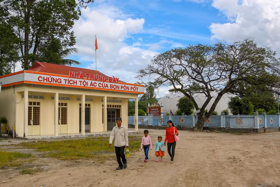 No está muy lejos la Sala de Exposición sobre Crímenes de Pol Pot. (Fuente: VietnamPlus)