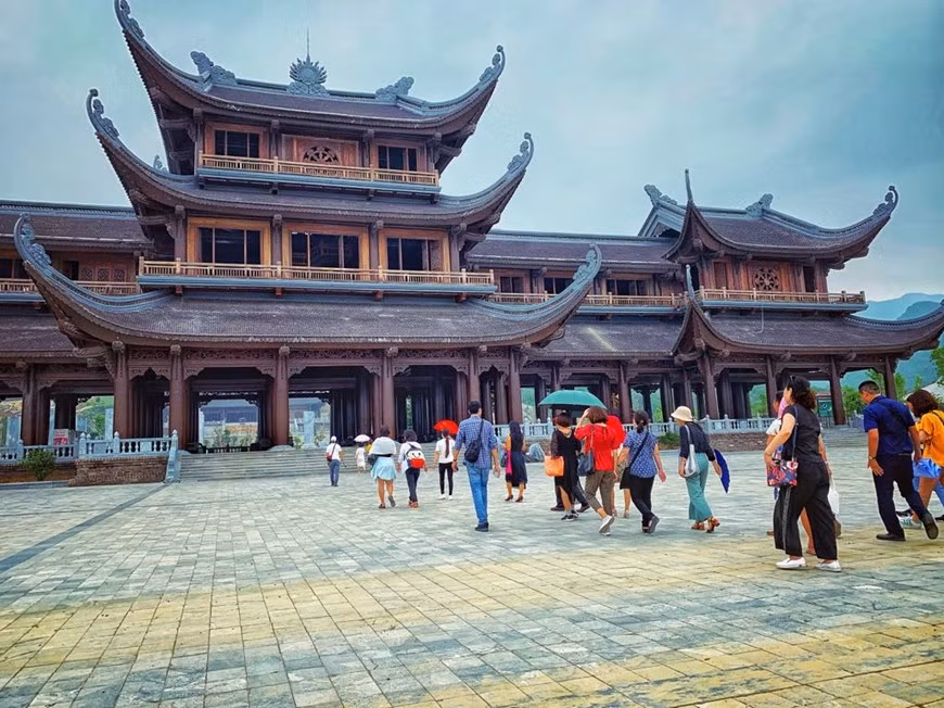 Aunque todavía no se concluye la construcción, la pagoda Tam Chuc atrae a una gran cantidad de seguidores budistas y turistas nacionales y extranjeros. Una vez se termine la construcción, será una de las edificaciones budistas con mayor superficie en el mundo. (Fuente: Vietnam+)
