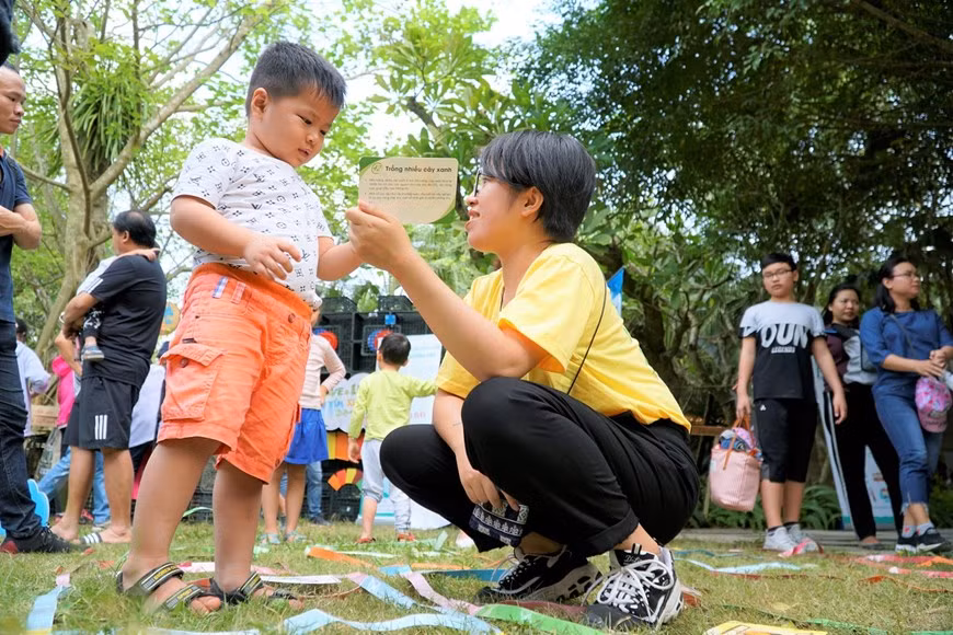 Los niños participan en los juegos de entretenimiento (Foto: Vietnam+)