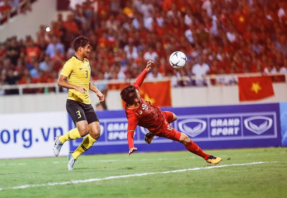 El espectacular gol de volea de Quang Hai en el minuto 40 (Fuente: VNA)
