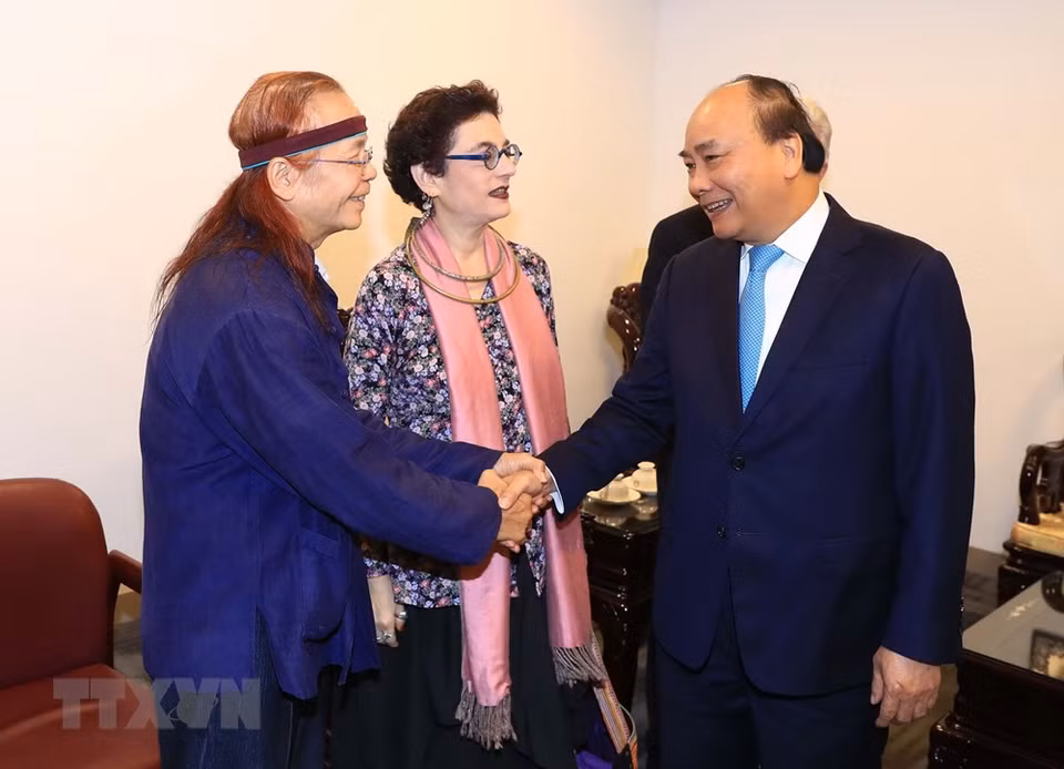 El primer ministro y amigos estadounidenses y representantes de la comunidad vietnamita en Nueva York (Fuente: VNA)
