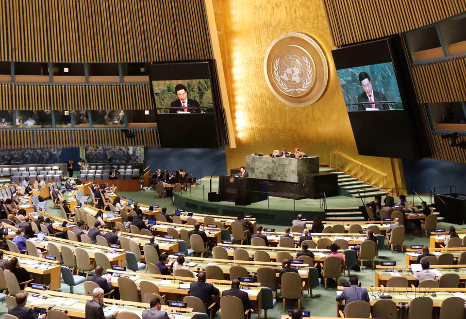 El 22 de septiembre de 2017, el viceprimer ministro y ministro de Relaciones Exteriores, Pham Binh Minh, habló en la sesión de debate de alto nivel de la 72ª sesión de la Asamblea General de las Naciones Unidas en Nueva York, con el tema “Centrarse en el ser humano: Esforzarse por una buena vida para todos en un planeta sostenible”. Foto: VNA