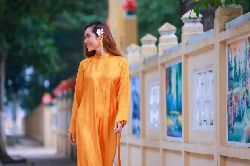 Durante cuatro días de viaje a Tay Ninh, la finalista Hoang My descubrió varias atracciones turísticas como el tempo de Cao Dai, la pagada de Thien Lam, el parque nacional Lo Xo-Xa Mat, y disfrutó la comida local. (Foto: CTV/Vietnam+)