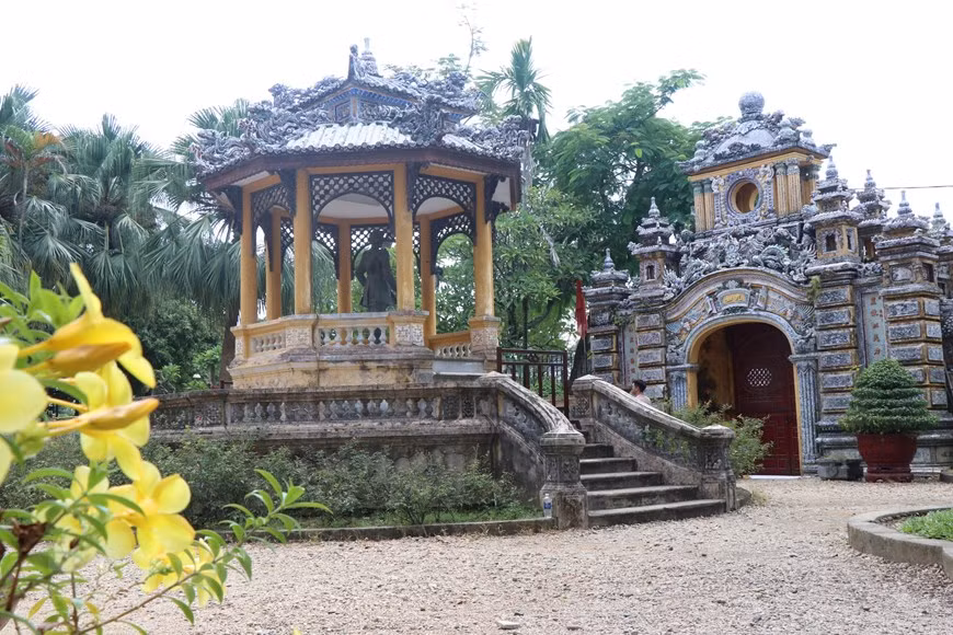 Con una amalgama de características arquitectónicas entre Asia y Europa, el palacio An Dinh constituye un excelente ejemplo de arquitectura neoclásica en Vietnam de principios del siglo XX. (Fuente: VNA)