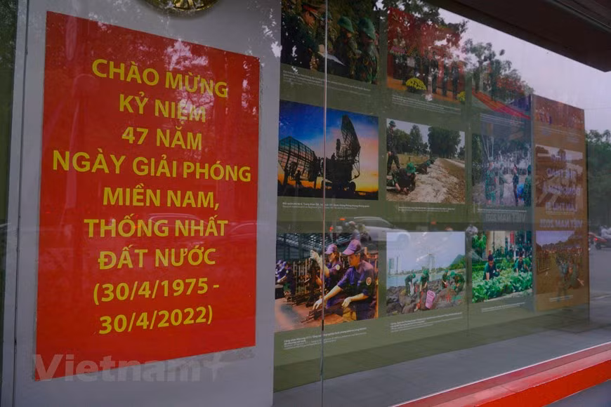 Esta victoria es la del patriotismo, de la aspiración a la paz, la independencia, la libertad y la reunificación nacional...Pero también es la de un arte vietnamita de la guerra, cuya base es la unión de toda la nación. 47 años después de esta gloriosa fecha, bajo la égida del Partido Comunista de Vietnam, Vietnam ha logrado vertiginosos avances socioeconómicos y continúa imponiéndose a nivel internacional. Todos los vietnamitas están trabajando para materializar los objetivos establecidos en la resolución del XIII Congreso Nacional del Partido Comunista de Vietnam. Mientras, el país ha logrado controlar la pandemia de COVID-19 y comienza a recuperar su economía. (Foto: Vietnamplus) 