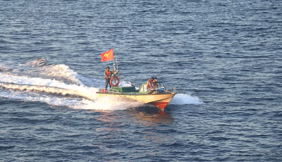 Los barcos CQ en las islas están completamente equipados para ayudar a los soldados de Truong Sa a moverse y efectuar un rescate en caso de socorro. (Foto: VNA)