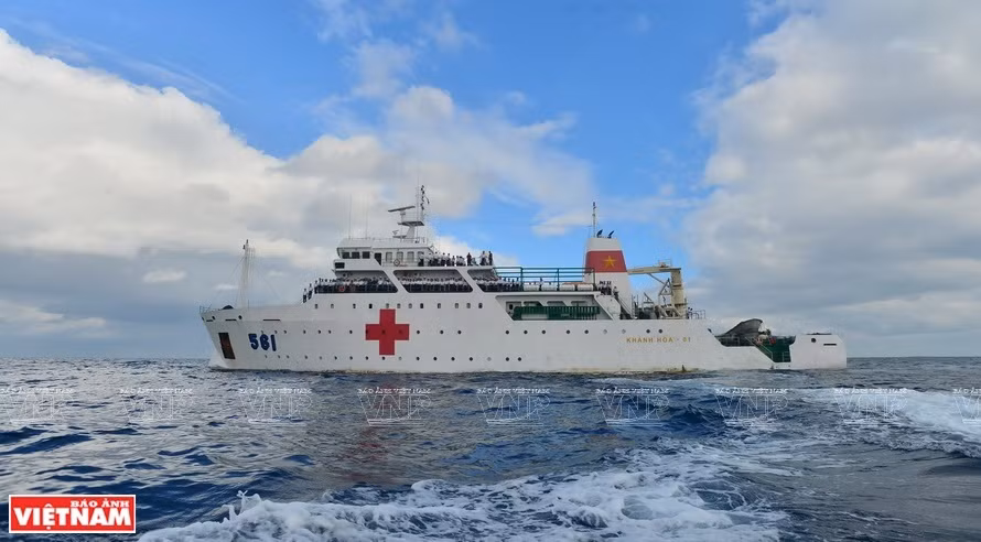 El buque médico militar 561 de la Zona 4 de la Fuerza Marítima es considerado como uno de los buques hospitales más modernos del Sudeste Asiático. Fue construido en la Compañía 189, dependiente del Ministerio de Defensa de Vietnam. Se botó el 26 de abril de 2012 y fue puesto en funcionamiento a principios de 2013. 