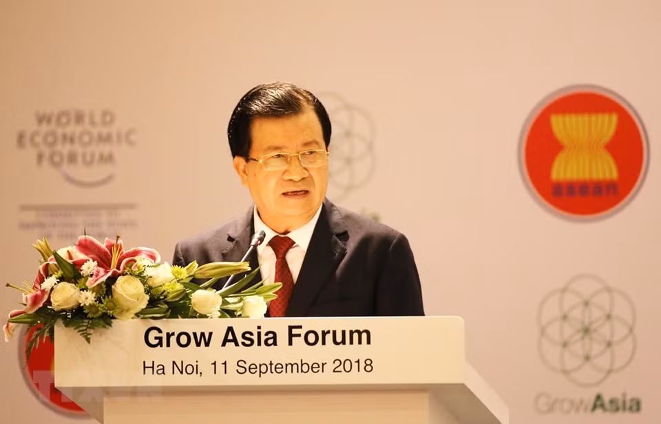 El viceprimer ministro Trinh Dinh Dung interviene en el Foro (Fuente: VNA)