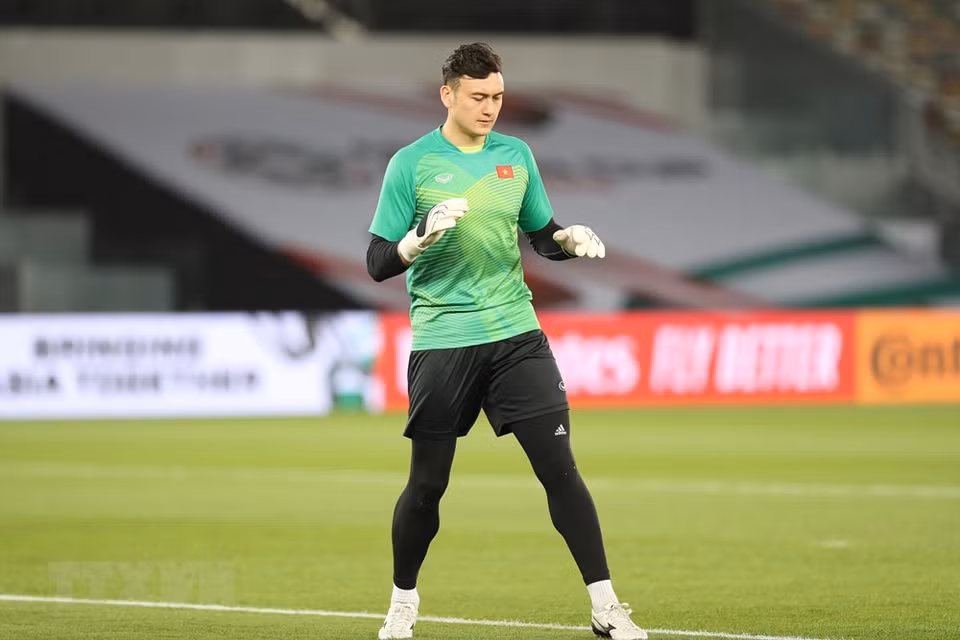 Selección de fútbol de Vietnam se prepara para su primer partido contra el equipo de Irak en el estadio Estadio Jeque Zayed en la capital Abu Dabi, Emiratos Árabes Unidos (Fuente: VNA)