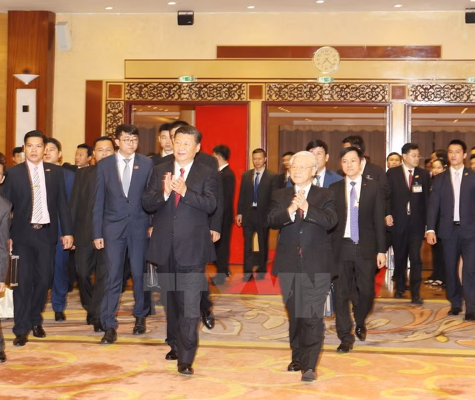 El secretario general del PCV, Nguyen Phu Trong, y el secretario general del PCCh y presidente de China, Xi Jinping (Fuente: VNA)