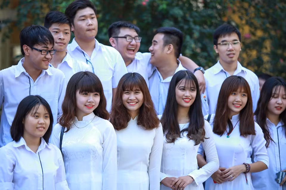Estudiantes de Viet Duc. Las chicas hermosas en el vestido tradicional - Ao Dai (Fuente: VNA)
