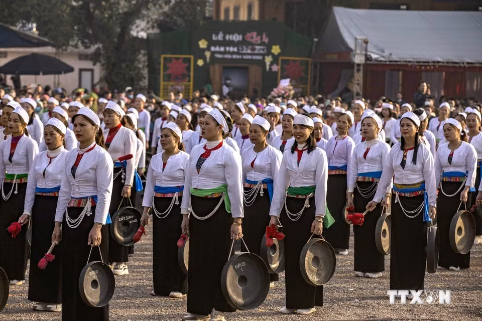 Las mujeres de la minoría étnica Muong, de la provincia de Hoa Binh, en trajes tradicionales. (Foto: VNA)