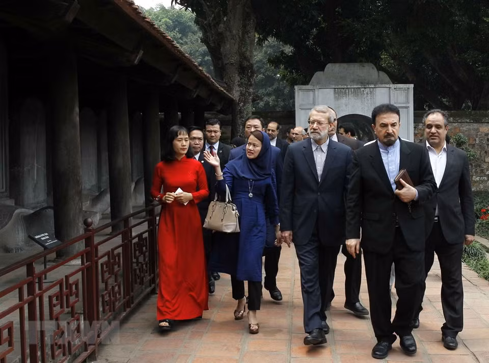 Ardeshir Larijani en Van Mieu – Quoc Tu Giam (Fuente: VNA)
