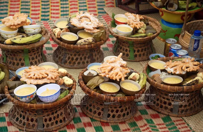 Los pasteles de jengibre siempre están presentes en las ofrendas religiosas de los Cham, lo cual representa una característica única en su cultura culinaria.
