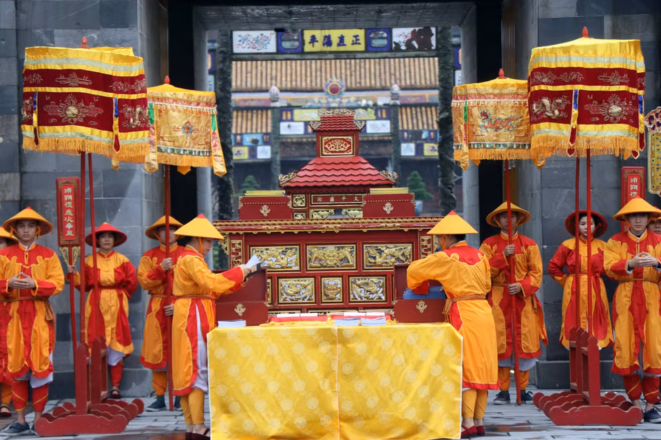 La ceremonia de Ban Soc se celebraba en el Palacio Thai Hoa hasta que el rey Minh Mang decidió organizarla en la Puerta de Ngo Mon en 1841 para que la ceremonia fuera más cercana a la gente común (Fuente: VNA)