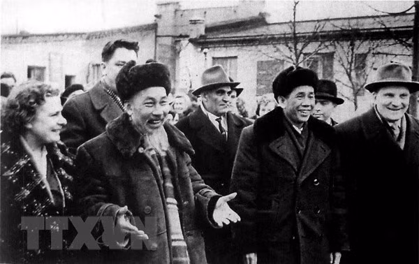 El Presidente Ho Chi Minh y el primer secretario del Partido, Le Duan, asistieron al XXII Congreso del Partido Comunista de la Unión Soviética, en octubre de 1961. (Foto: VNA)