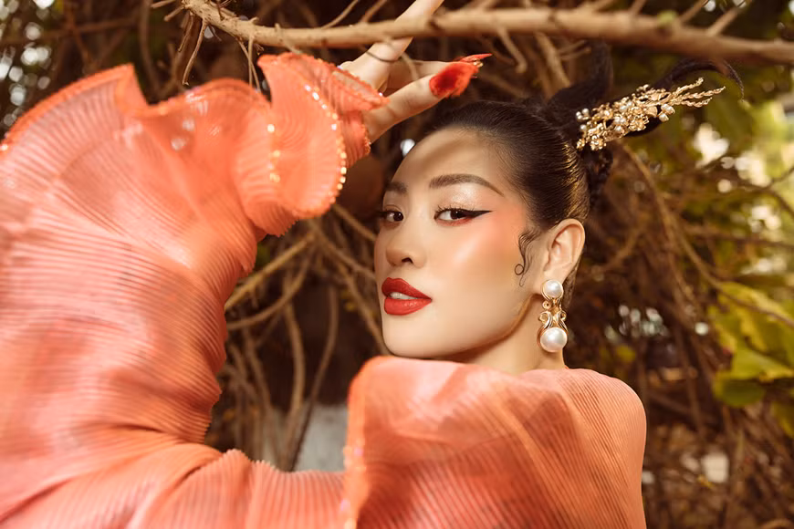 Miss Khanh Van se muestra misteriosamente hermosa en estas fotos (Fuente: VNA)