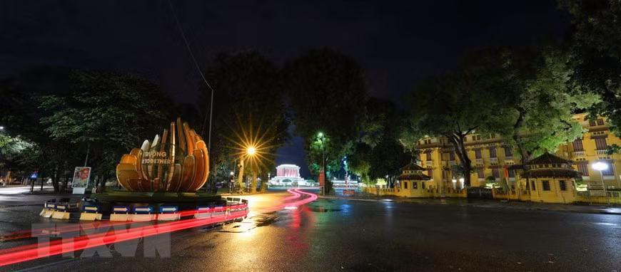 El área frente a la puerta del Ministerio de Relaciones Exteriores en la noche de agosto (Fuente: VNA)
