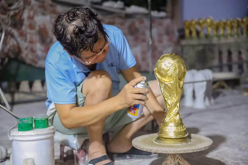 Cada instalación de producción de cerámica fabrica diariamente casi 100 copas de yeso con diferentes tamaños (Fuente: Vietnam+)