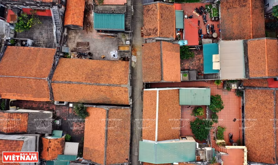 Pasando muchos altibajos a través del tiempo, la antigua aldea de Cu Da mantiene intactas sus características originales. Las casas fueron diseñadas según la arquitectura típica de la región del delta del río Rojo. (Fuente: VNA)