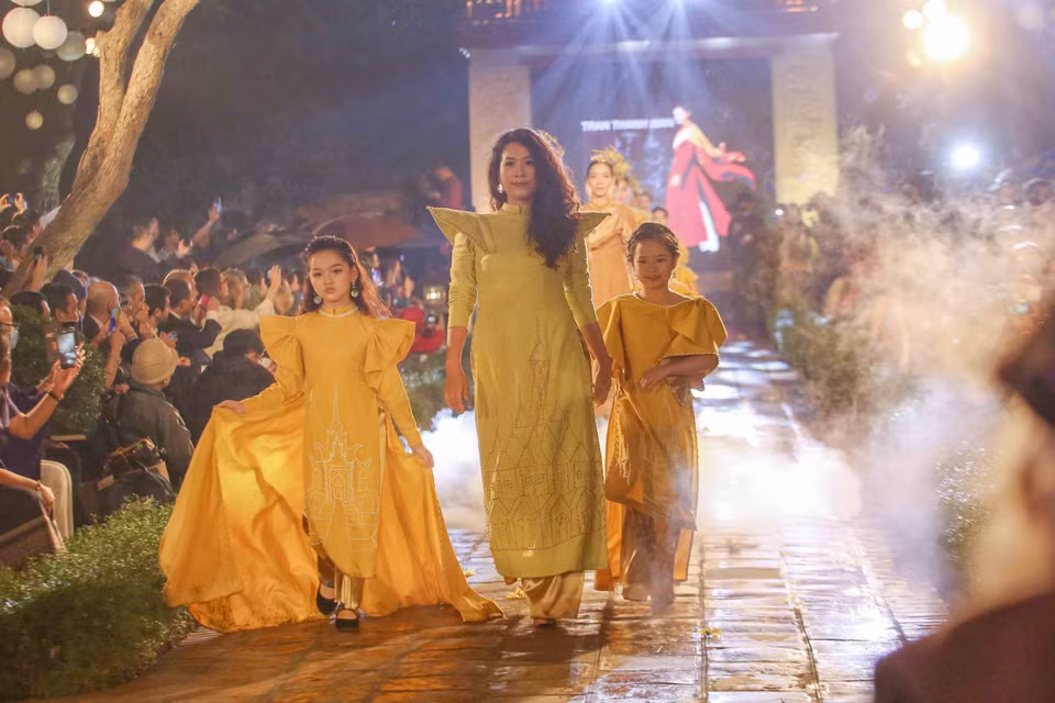 Desfile de Ao dai. (Fuente: VNA)