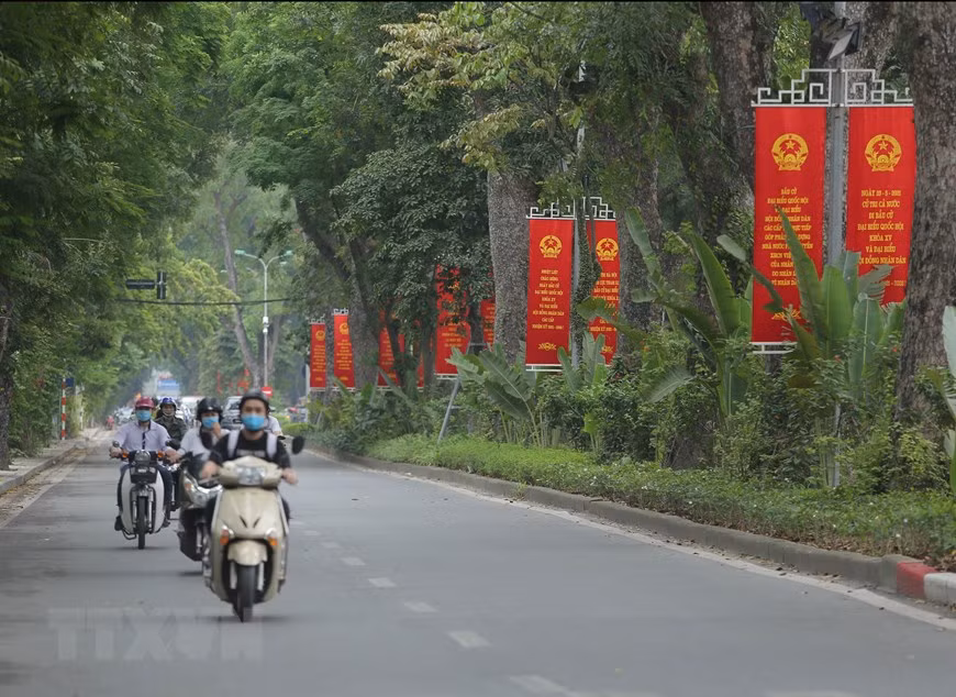 Pancartas de propaganda en la calle Hoang Dieu (Fuente: VNA)