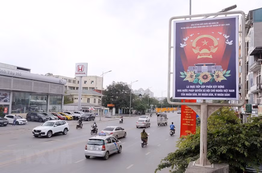 Imágenes de propaganda en la calle Nghi Tam (Fuente: VNA) 