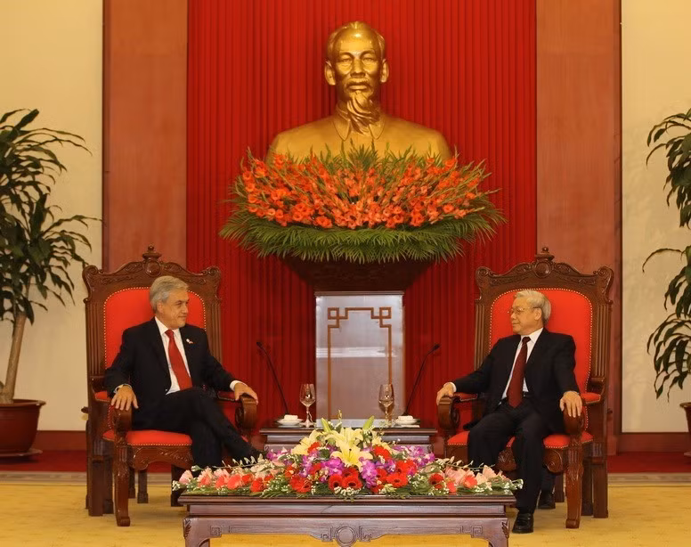 El secretario general del Partido Comunista de Vietnam, Nguyen Phu Trong, recibió al presidente chileno, Sebastián Piñera Echenique, en ocasión de su visita oficial al país indochino en 2012. (Fuente: VNA)