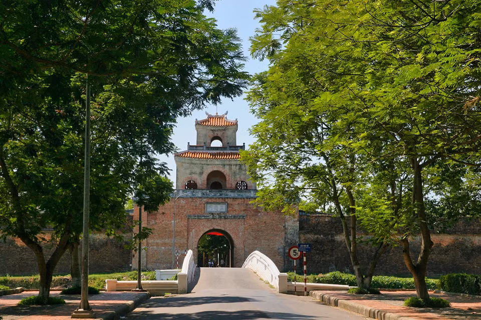 La Puerta Nha Do (que significa arsenal) se considera una de las más bellas en este lugar (Fuente: thanhnien.vn)