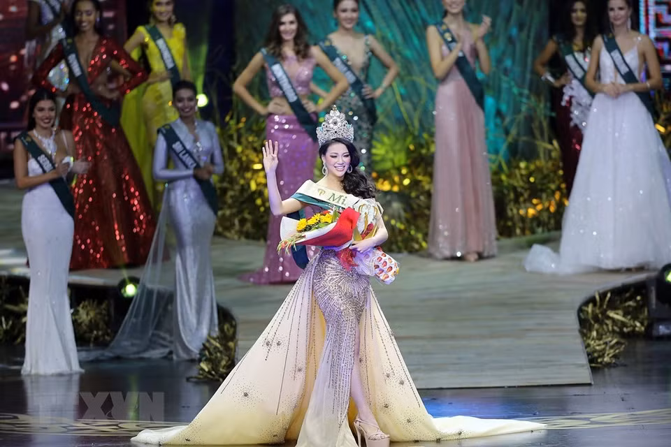 La vietnamita Nguyen Phuong Khanh se alzó con Miss Tierra 2018 (Fuente: Xinhua/VNA)
