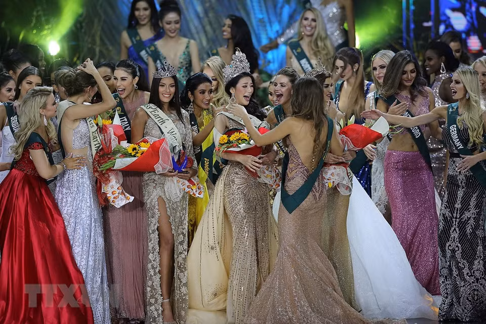 La vietnamita Nguyen Phuong Khanh en la final de Miss Tierra 2018 (Fuente: Xinhua/VNA)