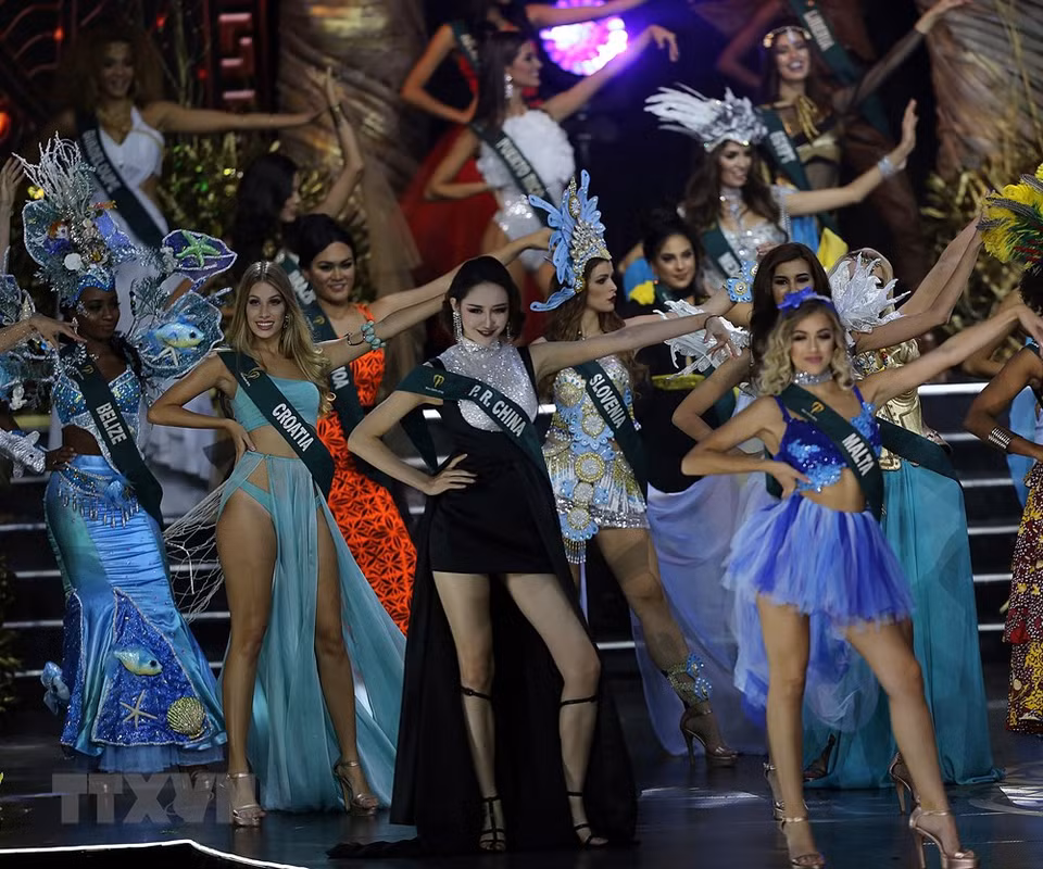 Las participantes en el Miss Tierra 2018 en Pasay, Filipinas, el 3 de diciembre (Fuente: Xinhua/VNA)