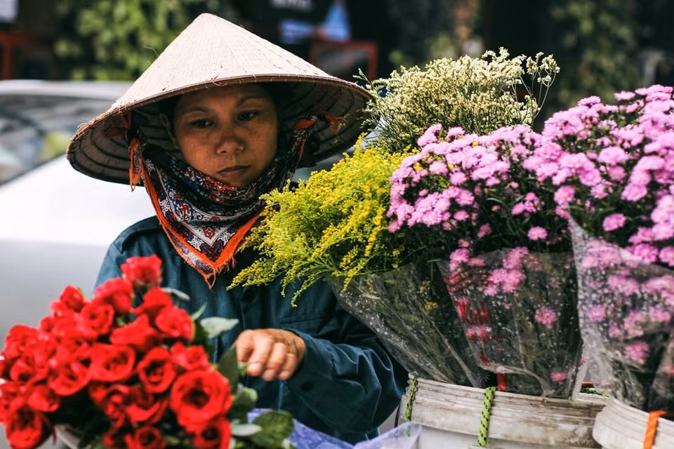 Una vendedora de flores (Fuente: VNA)