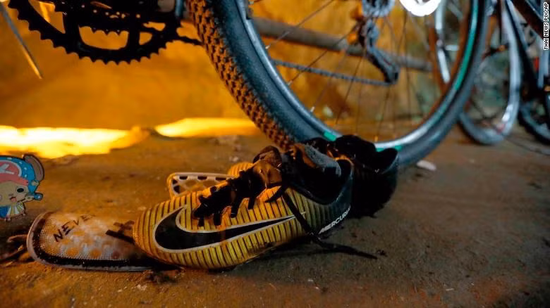 Fuerzas de protección forestal hallan la bicicleta del equipo (Fuente: VNA)