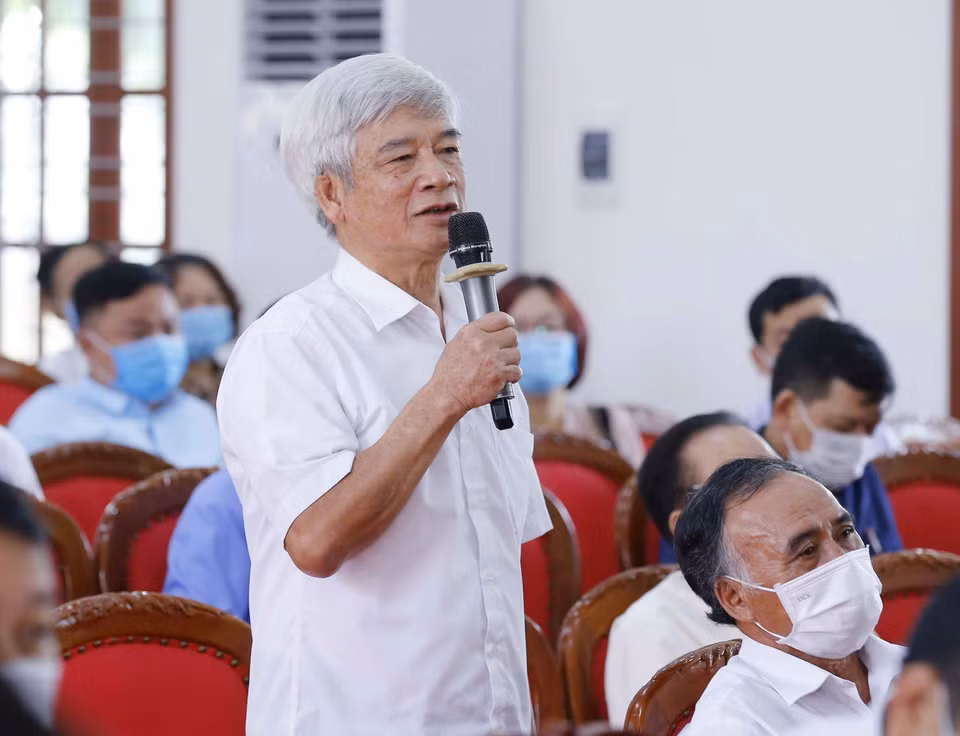 Tran Van Hung, votante del distrito de An Lao, expresa su opinión (Fuente: VNA)