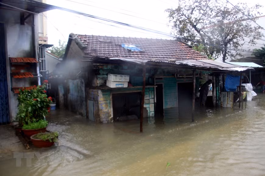 Inundaciones afectan la vida de la población en Quang Nam (Foto: VNA) 