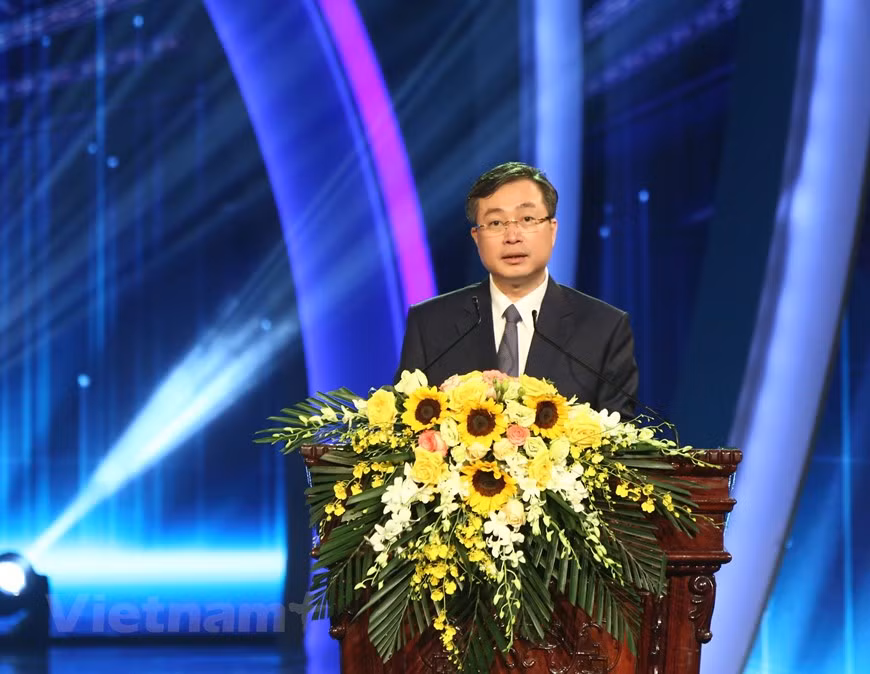Según Bui Truong Giang, subjefe de la Comisión de Propaganda y Educación del Comité Central del Partido Comunista de Vietnam (PCV), y subjefe del órgano permanente del Comité Directivo de Informaciones para el Exterior, el Comité Organizador del concurso nacional recibió a mil 331 obras concursantes, cifra que representa un aumento del 37 por ciento en comparación con la cifra registrada en la edición anterior). En el certamen de 2018 participaron cerca de mil obras en 13 idiomas. Por categorías, se encuentran 239 trabajos de prensa impresa, 132 obras de periódicos electrónicos, 197 producciones de televisión, y 96 de foto-reportajes (Fuente: Ta Hien/Vietnamplus)