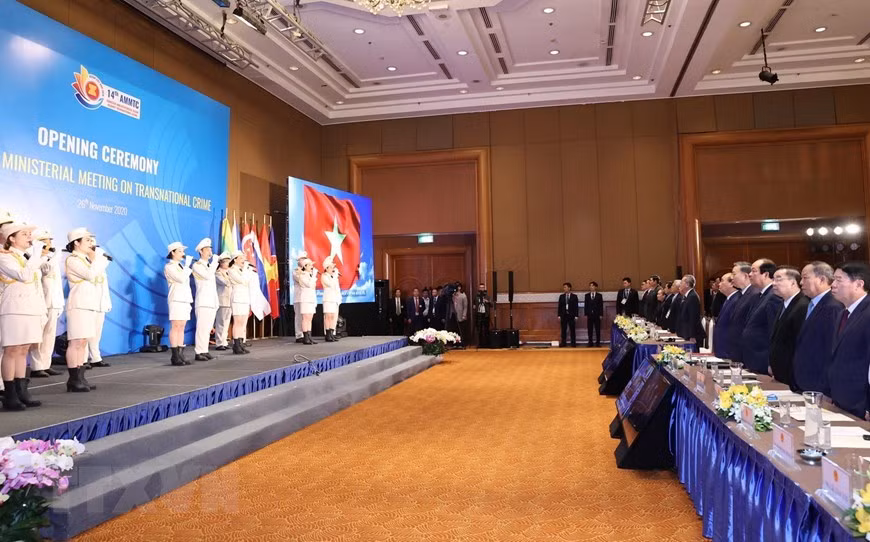 La ceremonia de saludo a la bandera (Foto: VNA)