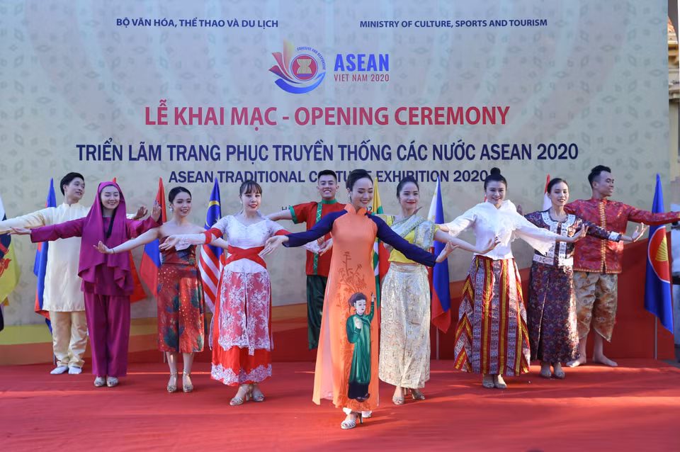 El desempeño de los trajes tradicionales de la ASEAN.