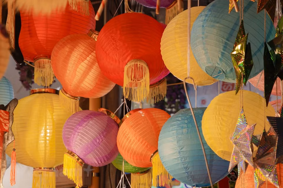 Linternas de papel con diversos colores. (Foto: Minh Hieu / Vietnam +)