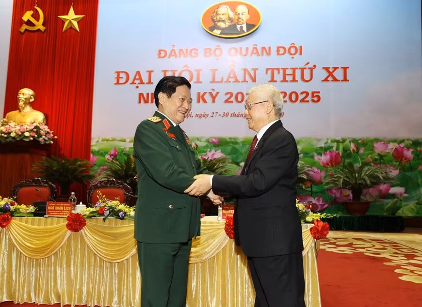  El secretario general del Partido Comunista, presidente del país y el también secretario de la Comisión Militar Central, Nguyen Phu Trong y el miembro del Buró Político y ministro de Defensa, Ngo Xuan Lich (Fuente: VNA)