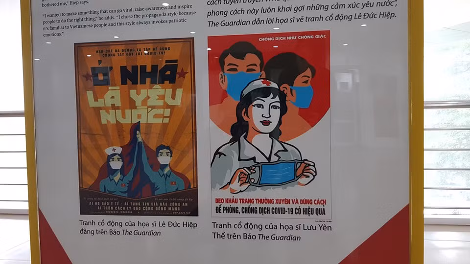 La profesora Dang Thi Thu Huong consideró que las ideas que promueven los carteles siguen siendo válidas hasta el día de hoy, sobre todos los pósteres sobre la prevención y lucha contra la pandemia de COVID-19 en Vietnam. Hanoi es la actual capital de Vietnam y la segunda urbe más grande del país tras Ciudad Ho Chi Minh. Se encuentra situada en la zona norte del país, en la margen derecha del río Rojo a una distancia de aproximadamente mil 760 kilómetros al norte de Ciudad Ho Chi Minh y a unos 120 kilómetros al oeste de Hai Phong, principal puerto de Vietnam (Foto: Minh Anh / Vietnam +)