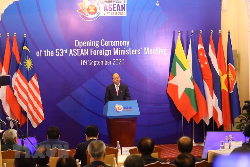 El primer ministro de Vietnam y presidente de la ASEAN 2020, Nguyen Xuan Phuc, pronuncia el discurso de apertura de la cita (Fuente: VNA)