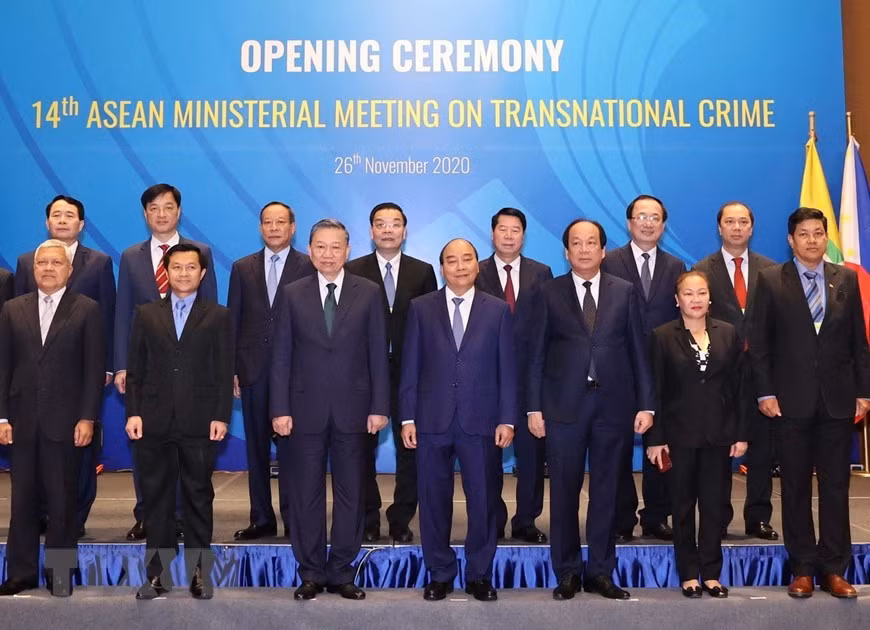El primer ministro de Vietnam, Nguyen Xuan Phuc, y los delegados en el evento (Foto: VNA)