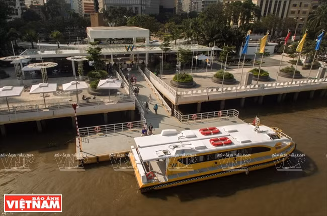 Primer servicio de autobús fluvial lanzado en Ciudad Ho Chi Minh. (Fuente: VNA)