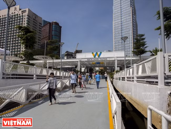 Muelle Bach Dang, una terminal de la ruta del autobús fluvial.(Fuente: VNA)