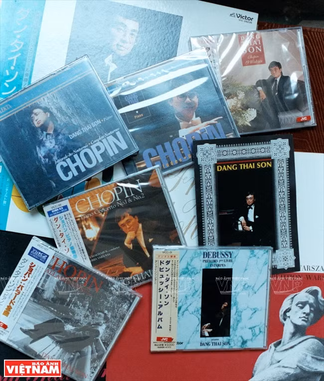 Una parte de la colección de Thai Son publicada en Japón y Canadá en los años 80. 