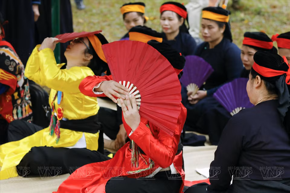 La realización de los rituales en el festival (Foto: Revista Ilustrada de Vietnam)