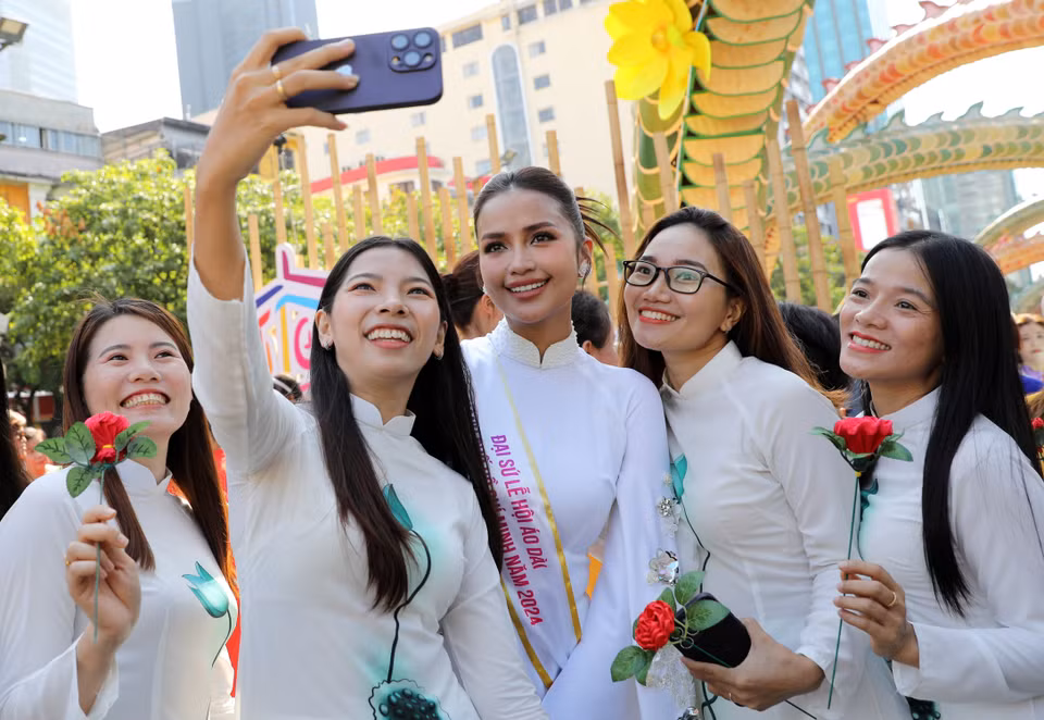 Las jóvenes vietnamitas en el traje tradicional. (Foto: Revista Vietnam)